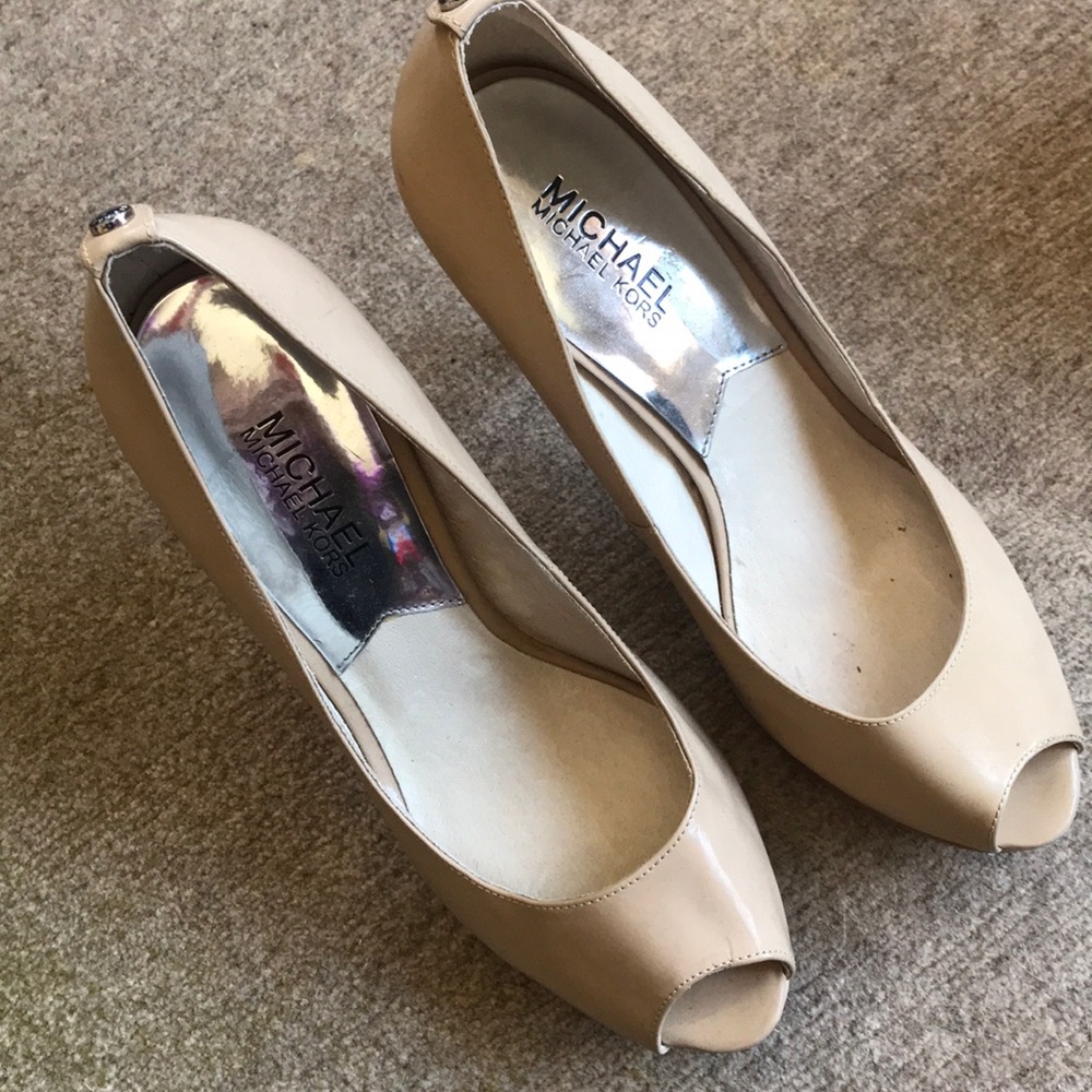 ⭐️Michael Kors Nude Peep Toe Pumps